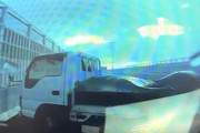 これは回避不能。阪神高速でトラックのスリップ事故に巻き込まれた車載。