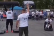 【動画】ロシア人、力自慢の大会で重いバーベルを持ち上げる → 成功したのにその後、倒れて死亡してしまう…