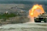 【軍事】戦車砲の速度に驚く。良い角度から撮影されたM1エイブラムス動画。