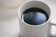 コーヒー、未だに健康に良いか悪いか賛否両論、なぜ？