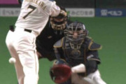 確実に死球コースも…日ハム西川遥輝の奇跡的な“回避”にファン衝撃