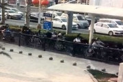 中国で暴走した車が人間ボウリング。おっそろしい事故の映像が公開される。