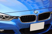 白いBMWと青いBMWと赤いBMWで迷ってる。どれが一番素敵だと思う？