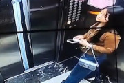 【動画】エレベーター内でブチギレた女性、閉じ込められてしまうｗｗｗ