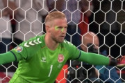 UEFA、イングランドを処分へ…EURO準決勝でサポーターがデンマーク代表GKシュマイケルにレーザーポインタ攻撃（関連まとめ）