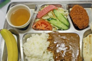 【不祥事】支給対象外の海上自衛隊カレーを2年間も食べ続けた事務官を停職処分