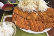 【まちカドまぞく】桃「トンカツの定食で」シャミ子「足りるんですか？」