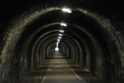 不気味すぎるトンネルを見つけた