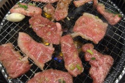 今1人焼肉中なんやけど隣の席に女子高生が20人ぐらい来た
