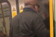 【動画】海外陽キャさん「黒人が電車内でキチゲ解放しとる…せや！ｗ」