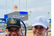 伊東美咲、ドジャース監督と2ショット披露　「羨ましい～！！」の声