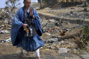 【3.11の記憶】世界中で大きな反響を呼んだ僧侶の小原さんの写真
