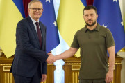 キーウを訪問した豪首相、M113など1億ドルの装備をウクライナに提供