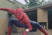 スパイダーマン「日本は無理だよ、高い建物少ないし、ほらあと電線あるじゃない
