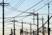 なんで電柱を全部地中に埋めないんだ？