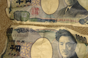 【画像】1000円札を洗濯しちゃったんだけど…これもうだめ？