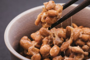 【悲報】納豆さん、「ご飯にかけて食う」か「蕎麦にかけて食う」しか食べ方がない