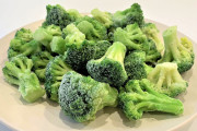 冷凍ブロッコリーを解凍せずフライパンで焼いてマヨ、焼き目が付くまで放置！子供がお弁当で一番おいしいってよ