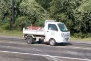 スズキの軽トラ（キャリィ）さん、アメリカでパトカーに追われまくってしまうｗｗｗ