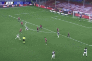 ◆Gif小ネタ◆ペナ外から縦突破からのカットインでゴラッソ！ユーベFWディバラのゴールがヤバすぎる件