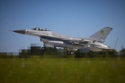 ウクライナ軍のF-16戦闘機が墜落、ドローン迎撃任務中に被弾…ウスティメンコ中佐が戦死！