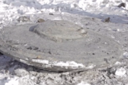 【UFO？化石？】ロシアの炭鉱から「空飛ぶ円盤」のような物体が掘り出される