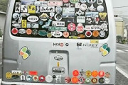 車に貼るシールで一儲けしたいんやがええアイディアないか☺