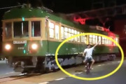 【動画】撮り鉄さん電車に被った外人さんに罵声を浴びせるｗｗｗ