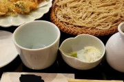 【画像】このレベルの天ぷら蕎麦にいくら出せる？