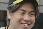 「男前で俳優みたい」阪神・梅野隆太郎が〝イケメン〟弟との笑顔のほっこり2ショットを公開