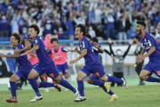 ”下剋上V”甲府、天皇杯初優勝！J2クラブの優勝は史上2度目の歴史的快挙に…広島はPK戦に屈し、悲願の初制覇ならず