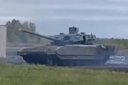 ロシア南部軍管区、最新鋭戦車「T-14 アルマタ」を戦闘に使用した！