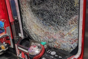 【画像】アイドルマスターのパチンコ台、バキバキにされてしまう・・・