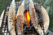 今ベランダでサンマ焼いてる