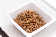 有識者「納豆は健康的だが添加物まみれのタレで台無し。醤油で食え」←これ