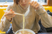 【画像】女の子「にへへ…♥ちっちゃいラーメンっ♥」→