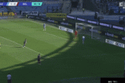 ◆悲報◆ラツィオGKプロべデル、味方にハメパスしたら鬼パスが帰ってきて大慌て処理ミスってあえなく失点😂