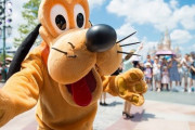 ディズニーランド行ったけど周りこんな奴しかおらんくて萎えた