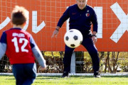 【画像】ジーコとエヴェラウドの息子がサッカーをする姿がほっこりすぎると話題に