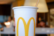 マクドナルドのストローがプラスチックに戻ったと話題に → 本社に聞いてみた結果・・・