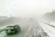 【動画】あなたはこんな道に遭遇したらどうしますか？雪煙で視界が悪い道で起きた多重事故。