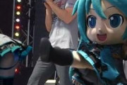 【悲報】キアヌ・リーブス、初音ミクと熱唱