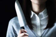 「元カノ（39）が玄関を叩いている」20代男性が警察に通報、玄関には包丁を持った無職女