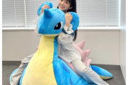 【画像】美人声優さん、大物ポケモンのラプラスに乗るｗｗｗｗ