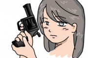 【悲報】女さん、銃の構え方を知らないｗｗｗ