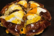 東京さん、お好み焼きをピザみたいに切ってしまう・・・