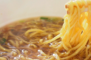 職場でカップ麺食べてると「身体に悪そう～」とか「食事が良くないから風邪引くのよ」とか言われる。でも、その人たちの昼食は…