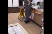【悲報】コンビニ店員にブチギレる女さん、撮影されるｗｗｗｗ