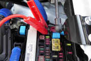 HV車のバッテリー上がって毎回ジャンプスターター使ってるんやけどｗ