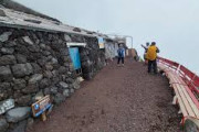 【富士山】中国籍の大学生がまた遭難通報　山岳遭難救助隊7人が出動して発見→　中国人「あ、自分で帰るんで大丈夫ですー」